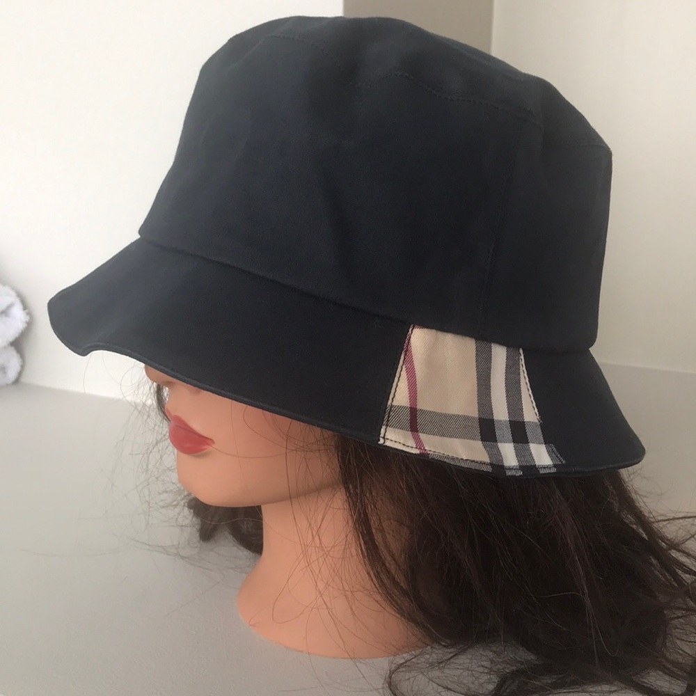 Burberry signature bucket hat